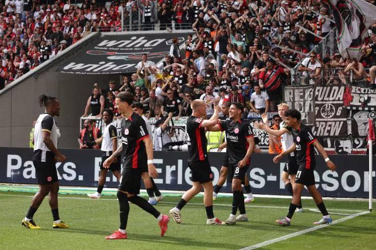 法兰克福击败弗赖堡锁定欧冠席位，后者将征战欧联杯