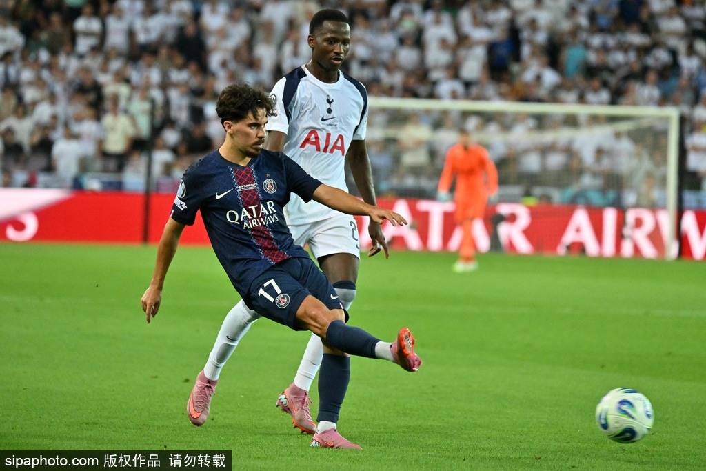 9.79秒！维蒂尼亚慢跑罚点踢飞 用时多于博尔特百米纪录